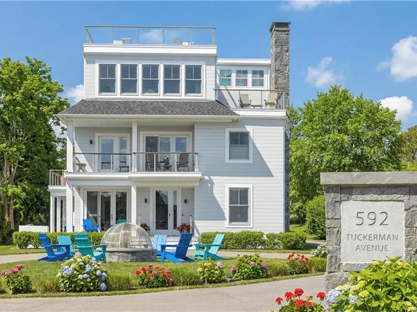 592 Tuckerman Ave, Middletown, RI 02842