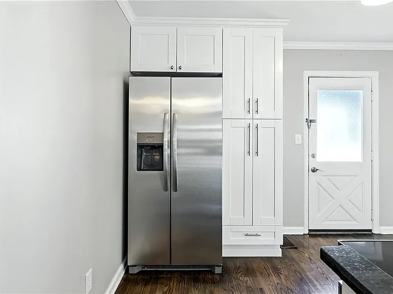 1411 Mercer Ave — Photo 4