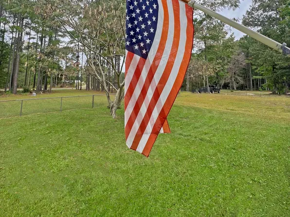 1165 Creekside Dr, Manning, SC 29102