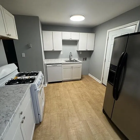 9841 Crusader Dr — Photo 1