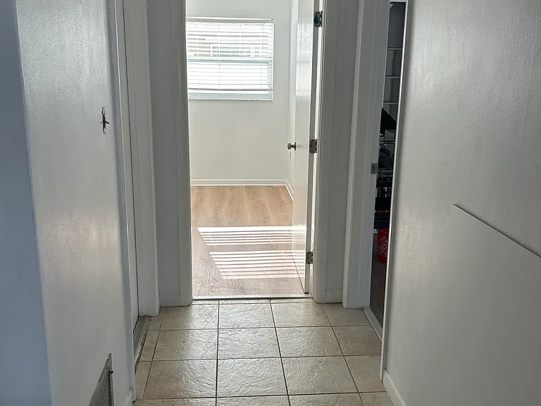 2247 Claiborne Dr — Photo 10