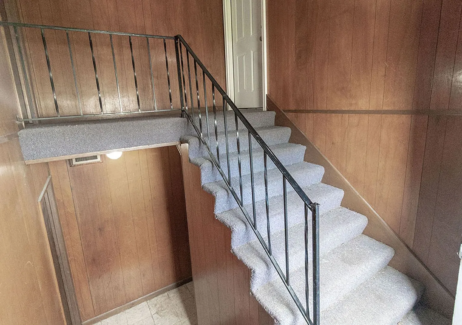 1804 Sylvan Ln — Photo 2