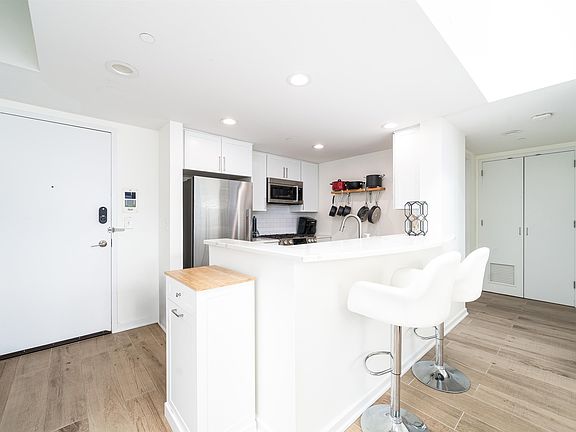 3rd image of 149 Essex St APT 6N