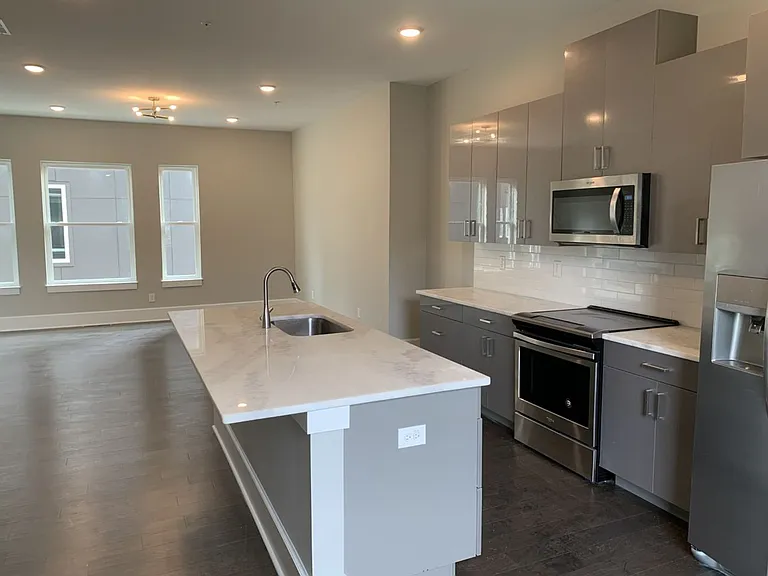 456 Parkway Dr #9 — Photo 5