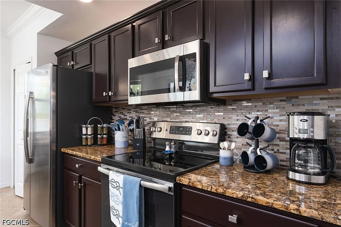 2 bed, 2.0 bath, 1162 sqft, $9,750 — Photo 3
