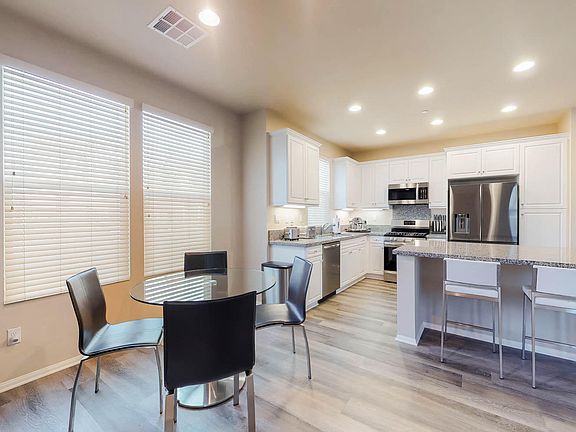 3rd image of 1765 Daffodil Ave