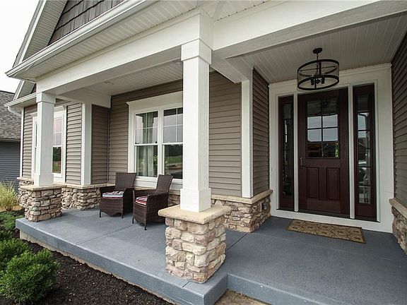 2nd image of 6 Black Wood Cir