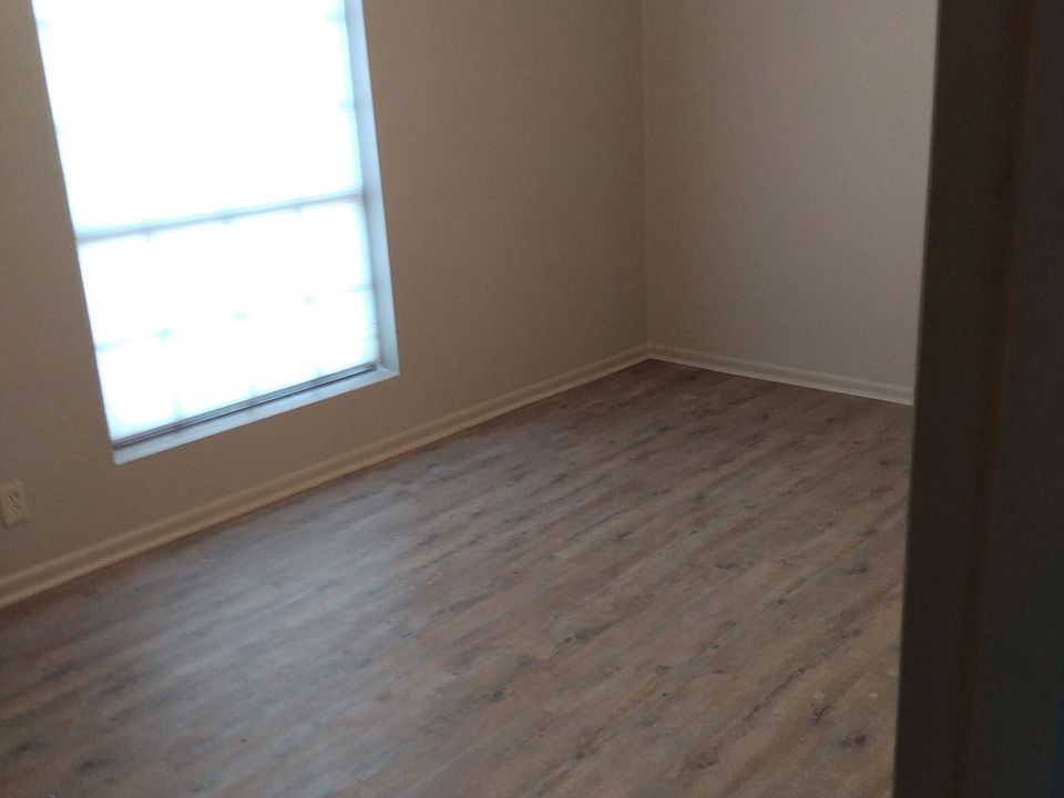 1st image of 412 Fisher St
