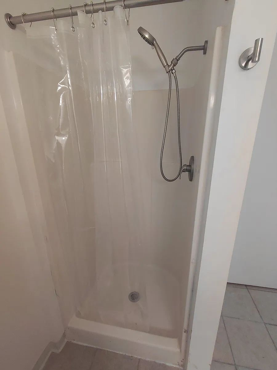 shower - 1812 E Oakland Ave #2
