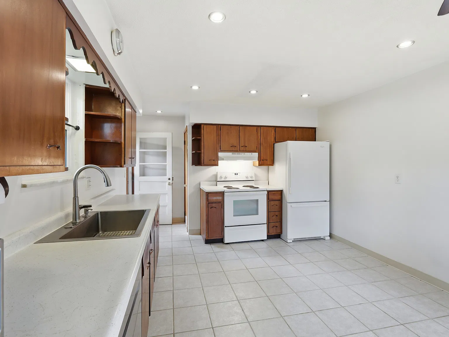 3 bed, 1.5 bath, 1000 sqft, $1,995 — Photo 4