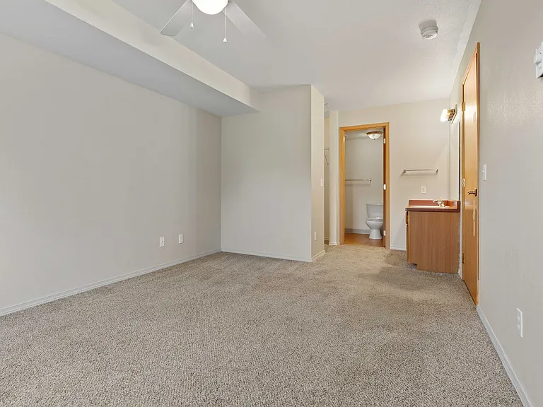 721-723 E Linden Ave — Photo 9