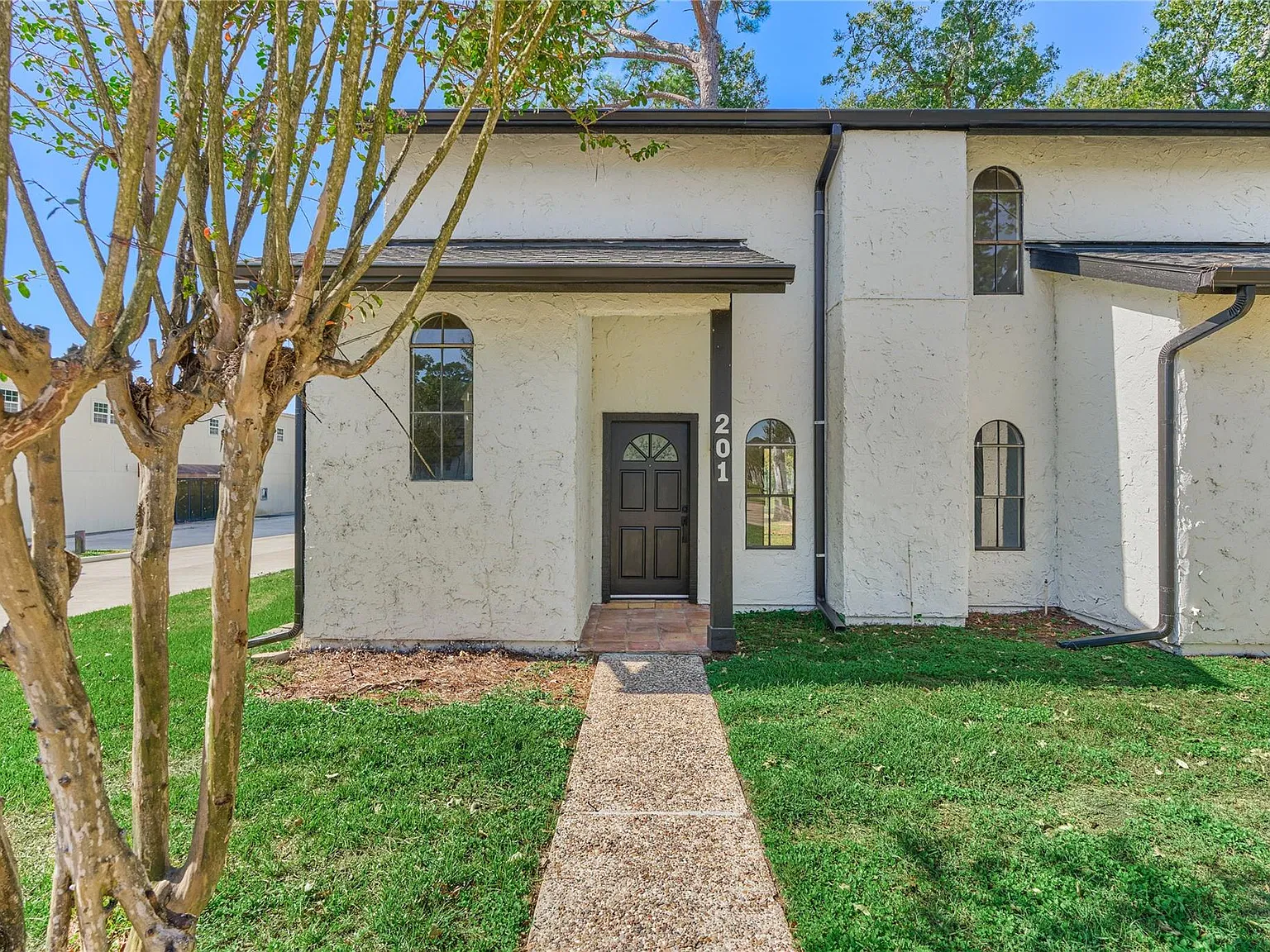 2 bed, 2.0 bath, 1266 sqft, $2,000 — Photo 3