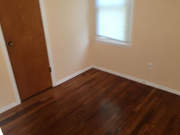 2nd image of 1925 S Kenmore Dr