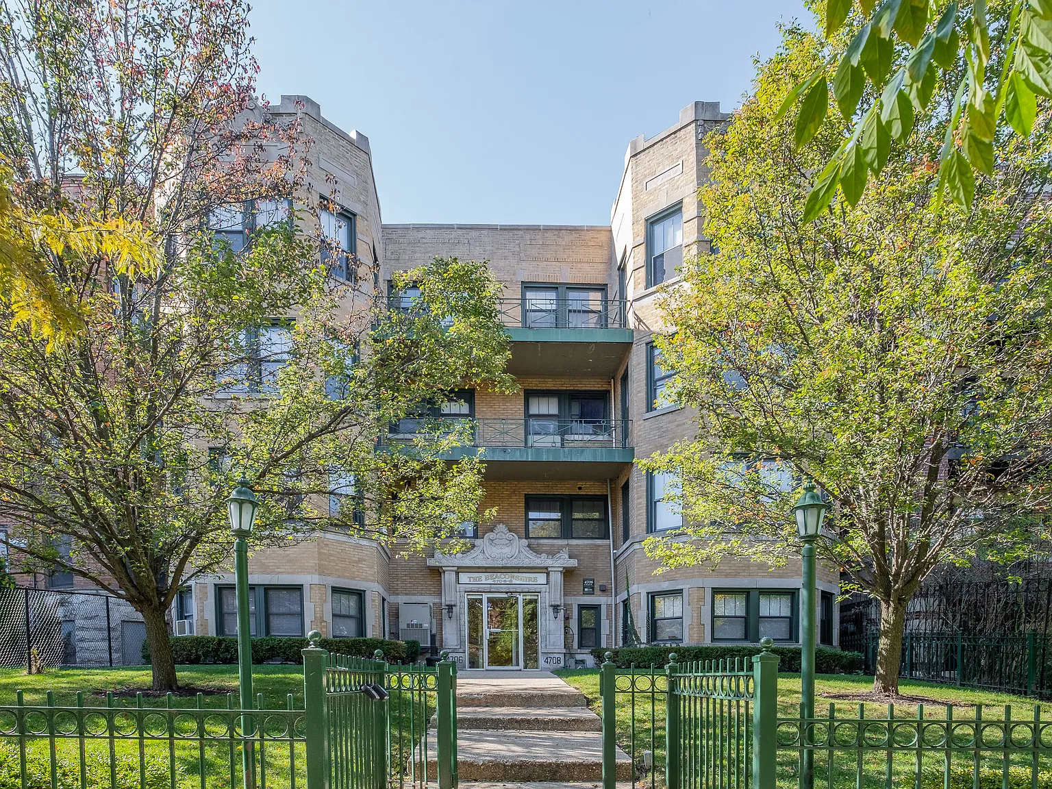 4706 N Beacon — Photo 1