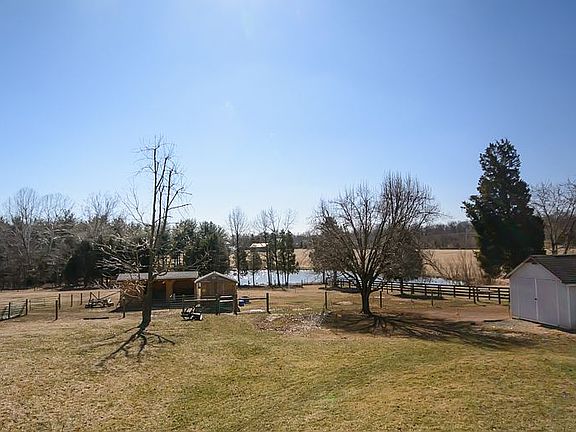 RUN INS, SHED/CHICKEN COOP