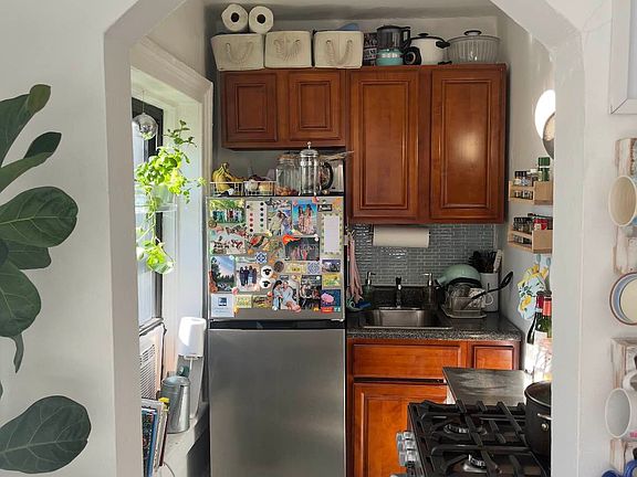 3rd image of 66 Livingston St APT 8