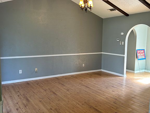 5th image of 6045 Hillcrest Dr