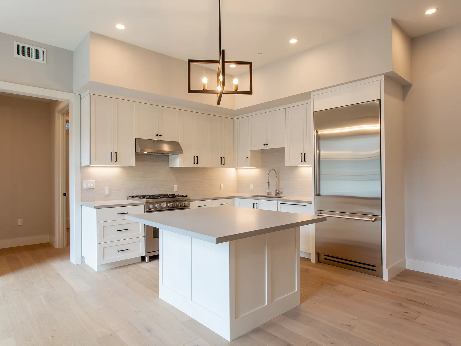 1 bed, 832 sqft, $6,500 — Photo 2