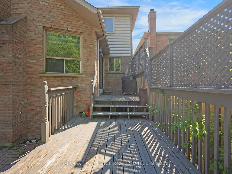 15 Nymark Pl — Photo 34