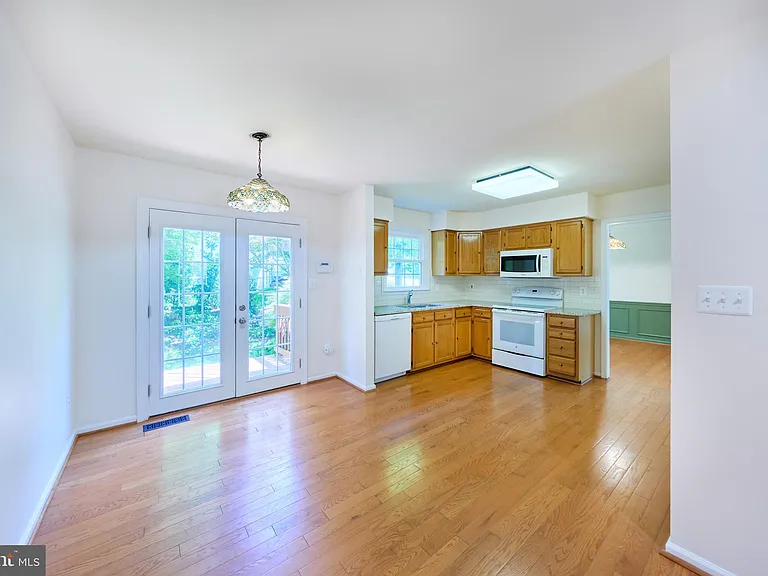 8508 Silverdale Rd — Photo 21