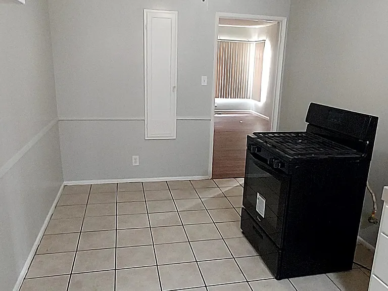 228 N San Antonio Ave #5 — Photo 15