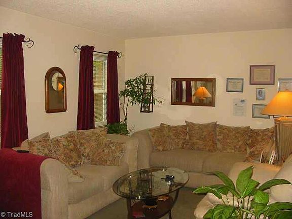 4th image of 3909 Pioneer Way #A