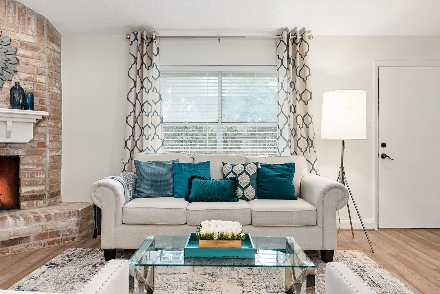 3 bed, 2.0 bath, $4,374 — Photo 4