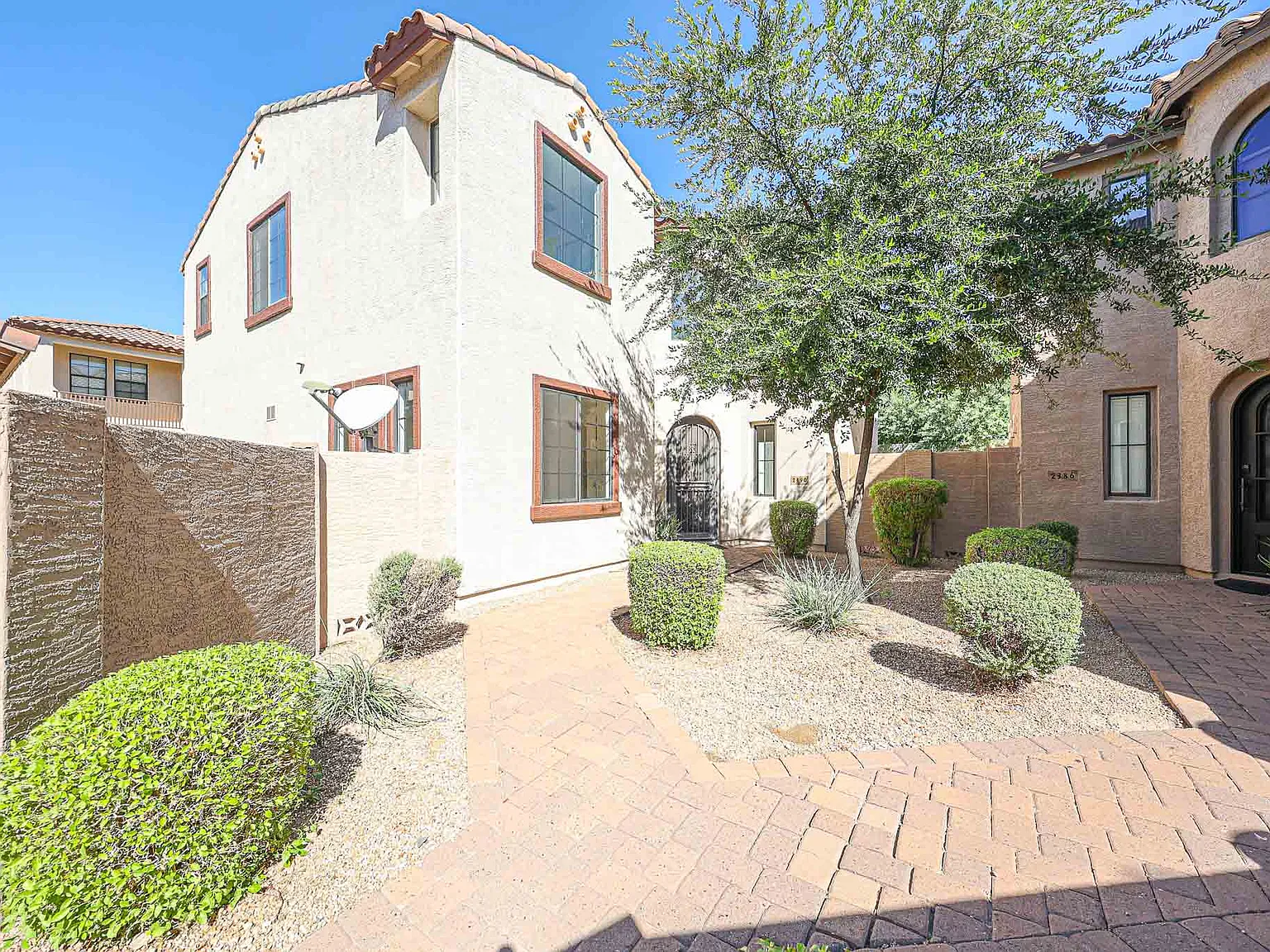 3 bed, 2.5 bath, 2100 sqft, $2,900 — Photo 3
