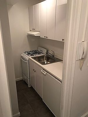 1st image of 150 E 39th St APT 1206