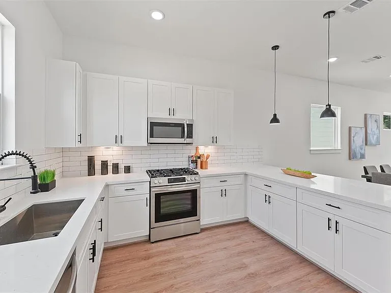 1207 Cavalcade St #B — Photo 11