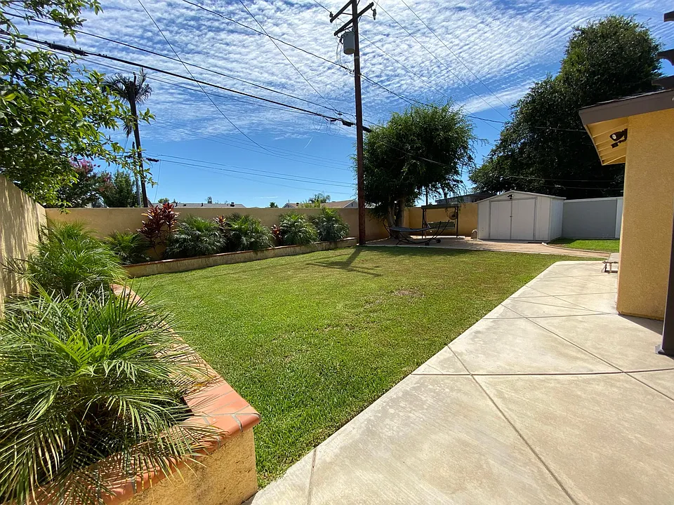 17908 E Edna Pl