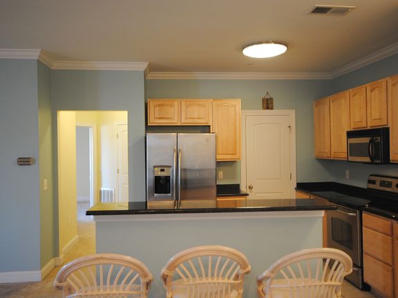 Kitchen with breakfast bar