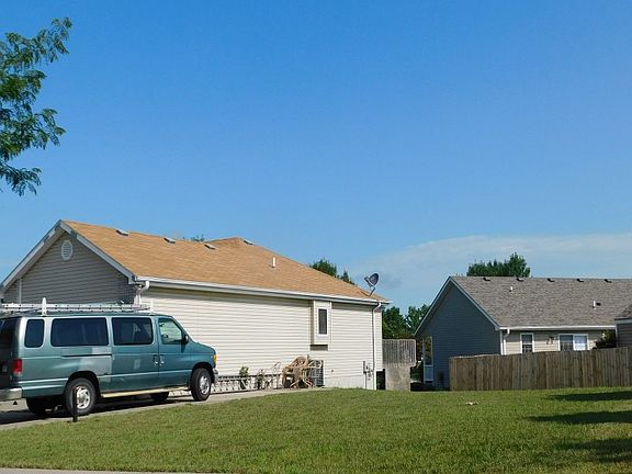 2nd image of 1900 Breckenridge Dr