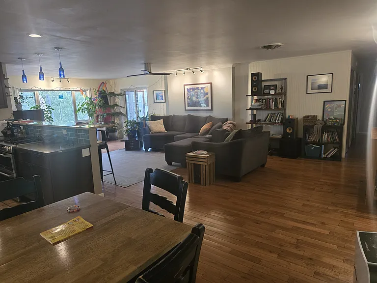 1401 Donegan Rd — Photo 3