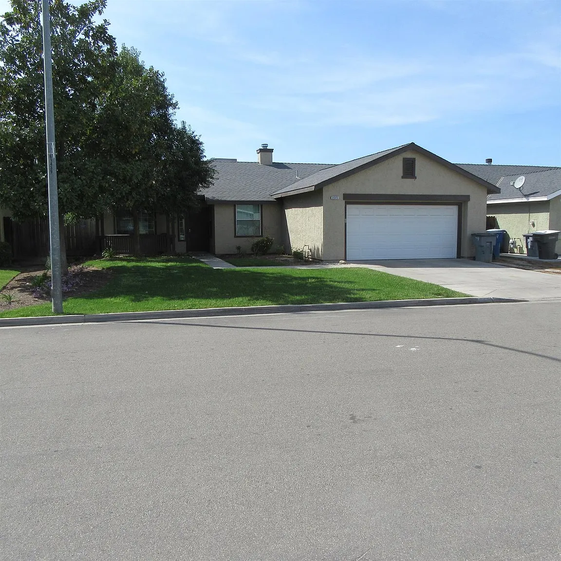 2645 N Cecelia Ave photo 1