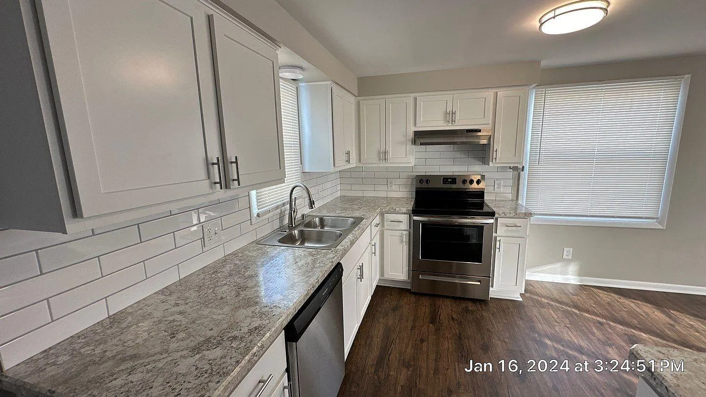 3 bed, 960 sqft, $1,345 — Photo 3
