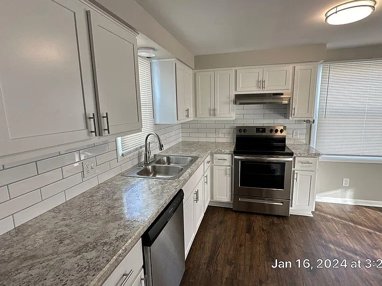 3222 Hilton St NW — Photo 3