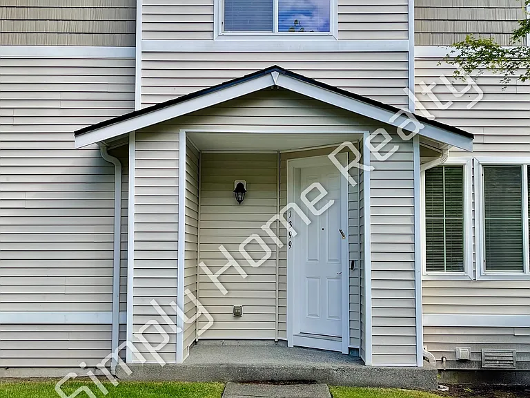 1399 Hudson St — Photo 2
