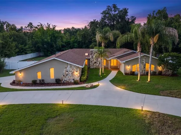 7487 River Country Dr, Weeki Wachee, FL 34607