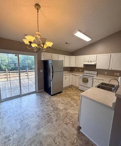 200 Commons Ct — Photo 3