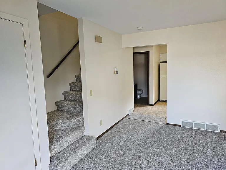 2927 Harvey St — Photo 4
