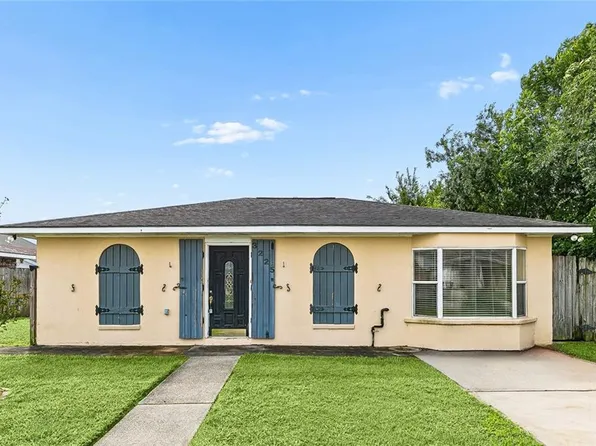3225 Decomine St, Chalmette, LA 70043