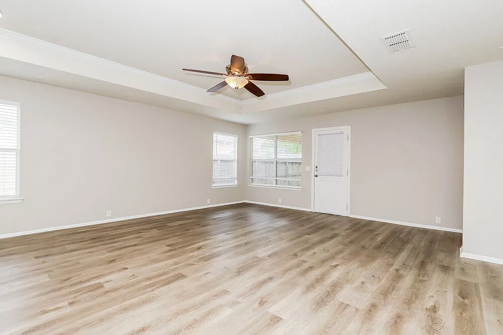 4 bed, 2.0 bath, 2056 sqft, $2,790 — Photo 4