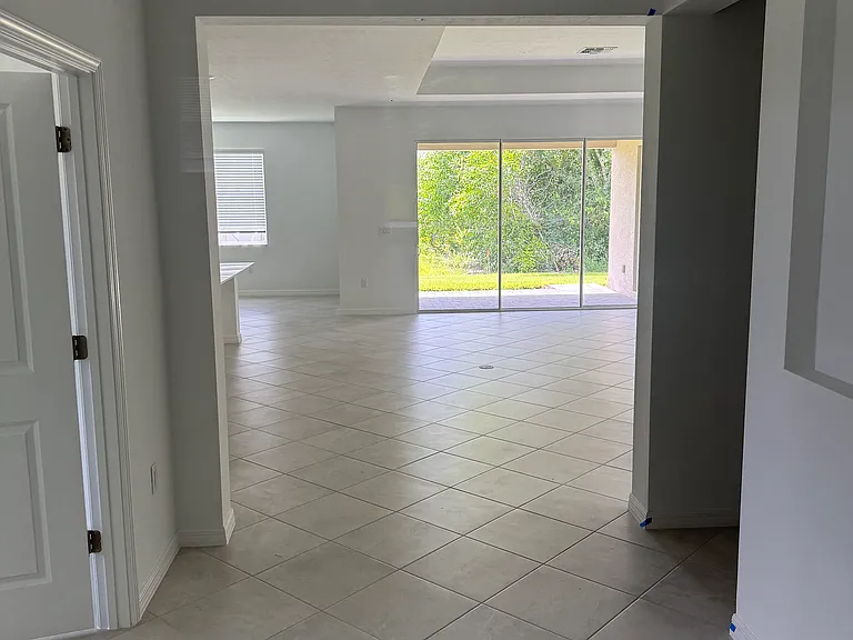 4521 NW 35th Ave — Photo 2