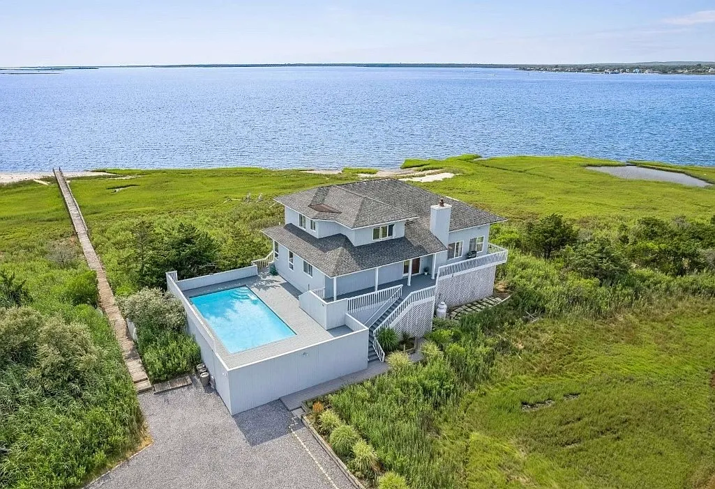 552 Dune Rd — Photo 1