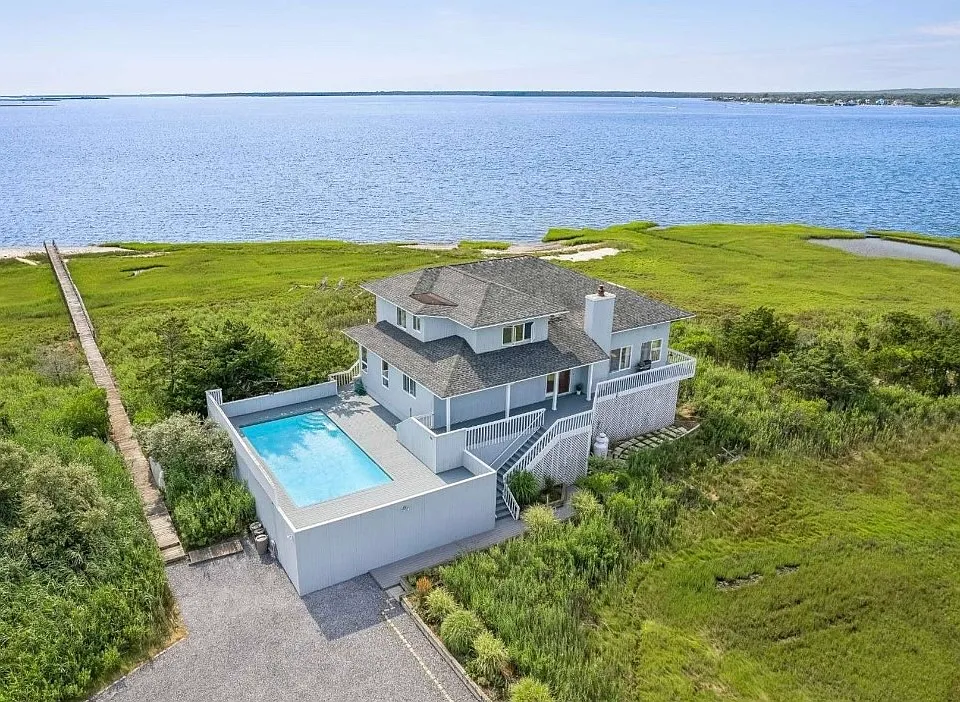 552 Dune Rd