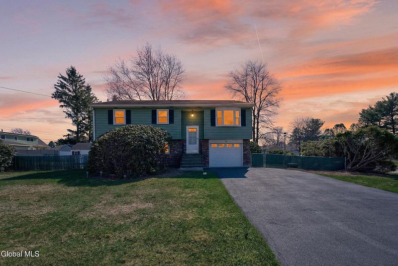 2nd image of 2 Maple Drive