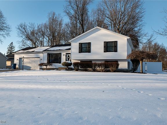 2nd image of 1012 Red Oak Dr