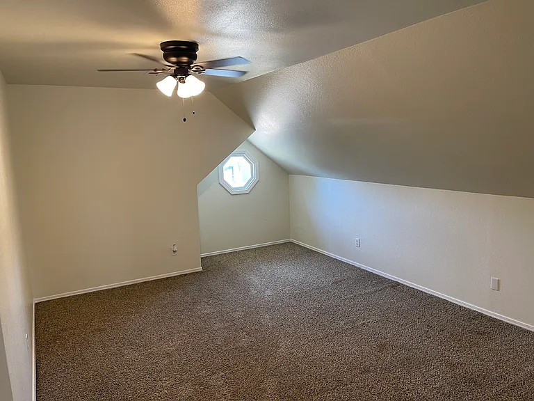 813 E Indianapolis St — Photo 23