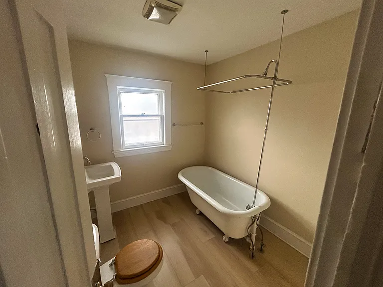 9804 Newton Ave — Photo 13